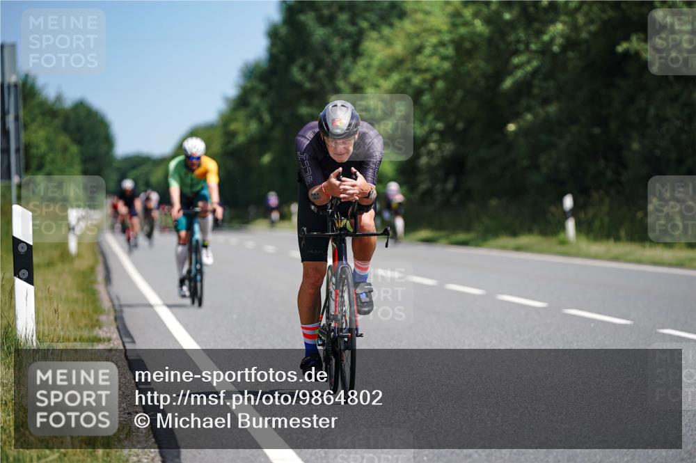 21.06.2026 - Viking Triathlon Michael Burmester http://msf.ph/oto/9864802 21.06.2026 11:50:35 Radfahren 33, 88, 92, 106, 107, 151, 174, 195, 229, 351, 376, 385, 414, 422, 512, 557, 574, 618, 641, 641 meine-sportfotos.de
