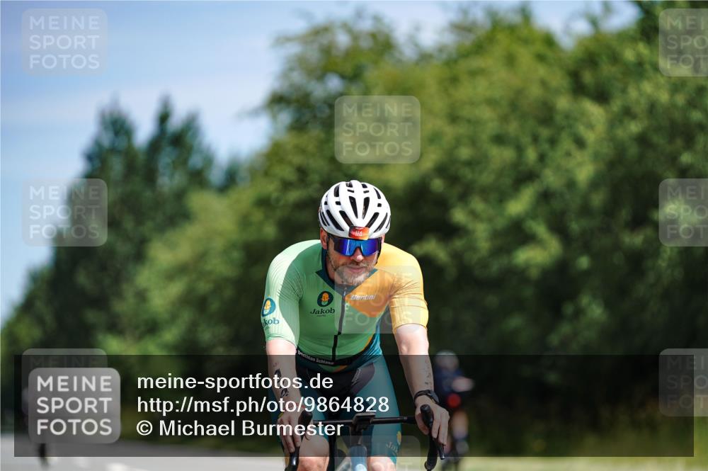 21.06.2026 - Viking Triathlon Michael Burmester http://msf.ph/oto/9864828 21.06.2026 11:50:38 Radfahren 33, 88, 92, 106, 107, 151, 174, 195, 229, 351, 376, 385, 414, 422, 512, 557, 574, 618, 641, 641, 647 meine-sportfotos.de