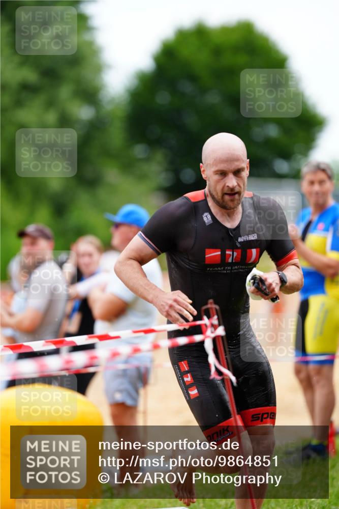 21.06.2026 - 29. Vierlanden-Triathlon LAZAROV Photography http://msf.ph/oto/9864851 21.06.2026 12:03:00 Schwimmen 907, 922, 924 meine-sportfotos.de