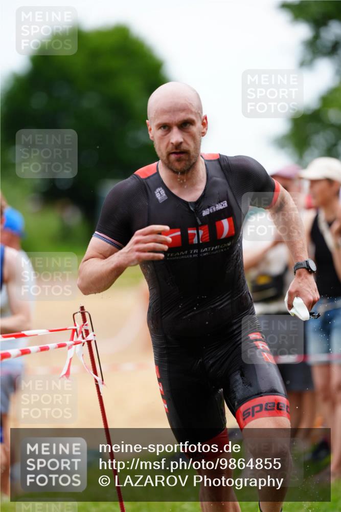 21.06.2026 - 29. Vierlanden-Triathlon LAZAROV Photography http://msf.ph/oto/9864855 21.06.2026 12:03:00 Schwimmen 907, 922, 924 meine-sportfotos.de