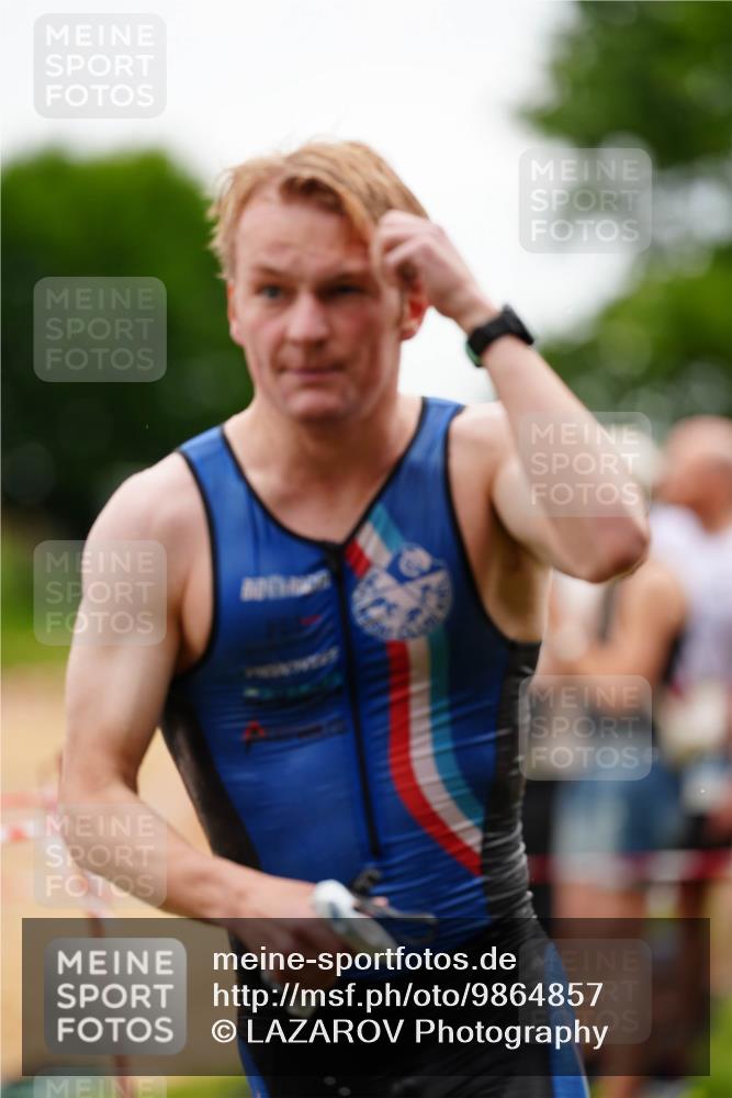 21.06.2026 - 29. Vierlanden-Triathlon LAZAROV Photography http://msf.ph/oto/9864857 21.06.2026 12:03:01 Schwimmen 907, 922, 924 meine-sportfotos.de