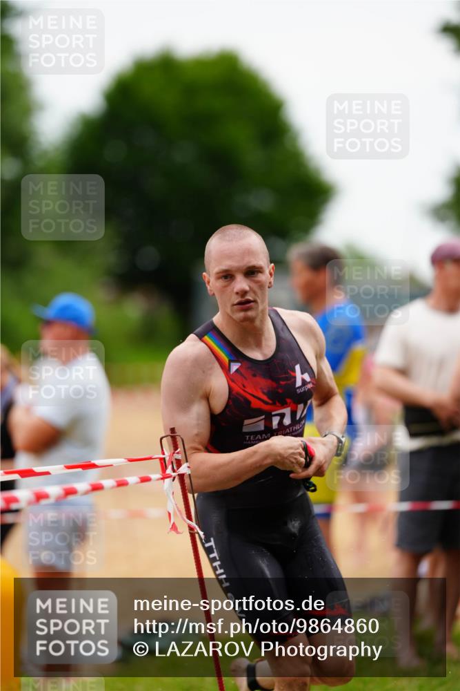 21.06.2026 - 29. Vierlanden-Triathlon LAZAROV Photography http://msf.ph/oto/9864860 21.06.2026 12:03:03 Schwimmen 907, 922, 924 meine-sportfotos.de