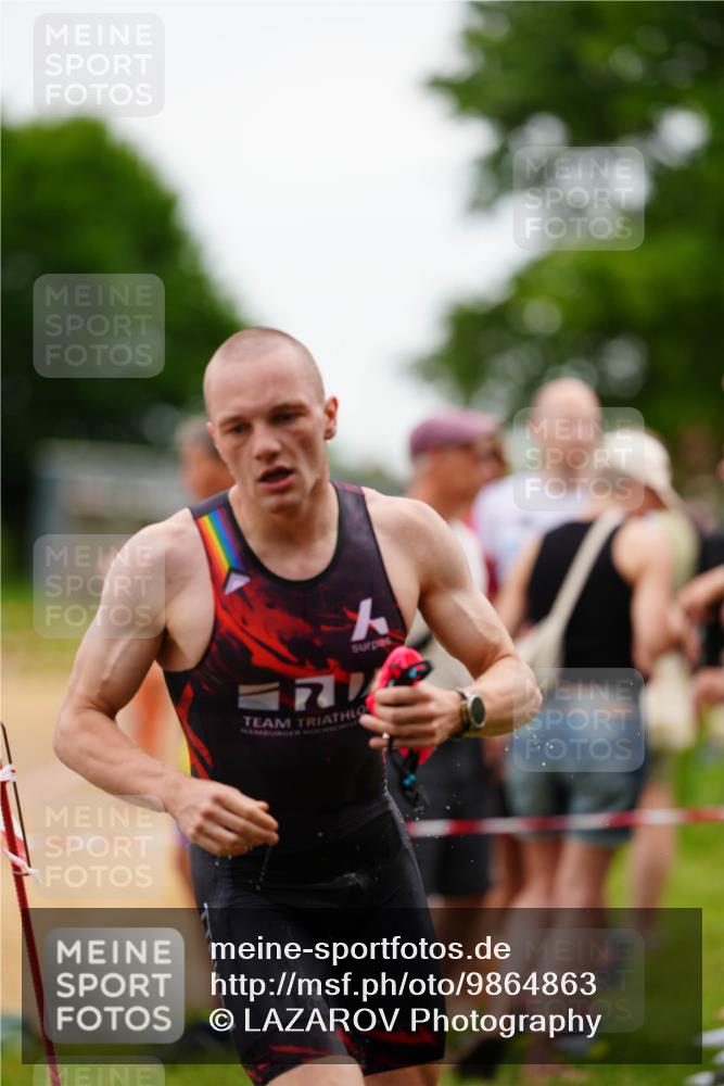 21.06.2026 - 29. Vierlanden-Triathlon LAZAROV Photography http://msf.ph/oto/9864863 21.06.2026 12:03:03 Schwimmen 907, 922, 924 meine-sportfotos.de