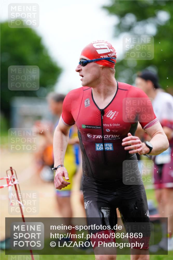 21.06.2026 - 29. Vierlanden-Triathlon LAZAROV Photography http://msf.ph/oto/9864869 21.06.2026 12:03:16 Schwimmen 915, 916, 948, 949, 961, 973, 980 meine-sportfotos.de