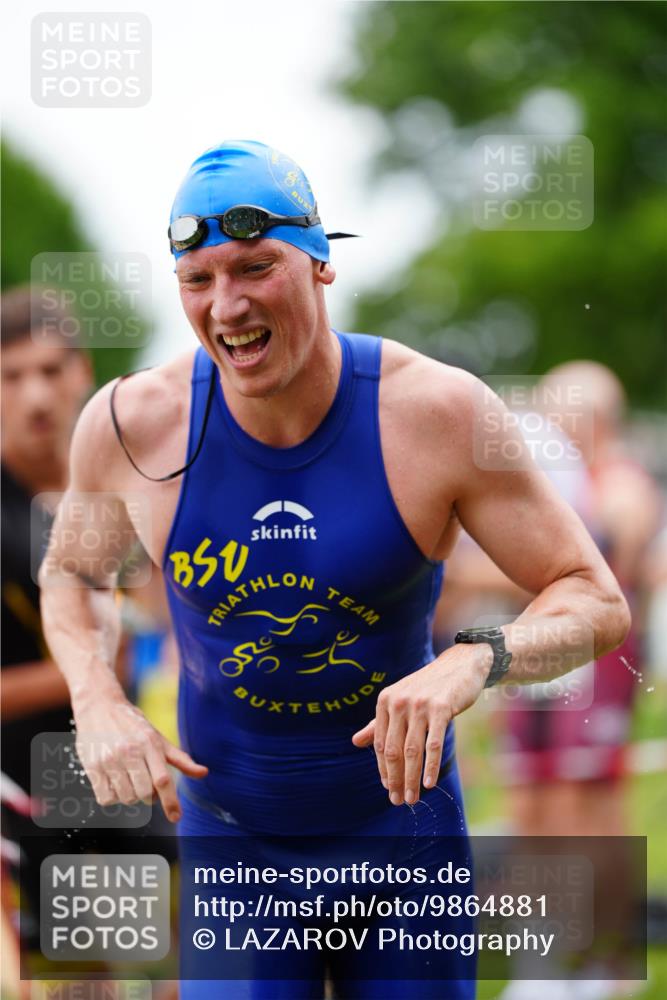 21.06.2026 - 29. Vierlanden-Triathlon LAZAROV Photography http://msf.ph/oto/9864881 21.06.2026 12:03:27 Schwimmen 915, 916, 929, 937, 948, 949, 961, 981 meine-sportfotos.de
