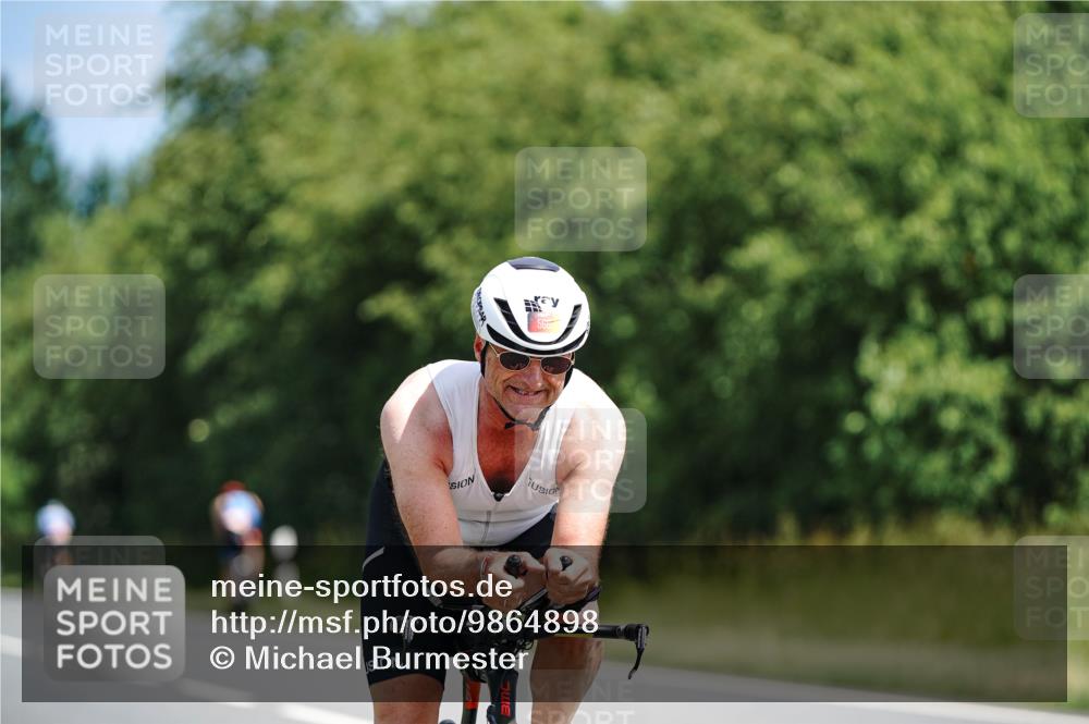 21.06.2026 - Viking Triathlon Michael Burmester http://msf.ph/oto/9864898 21.06.2026 11:51:36 Radfahren 22, 69, 248, 325, 377, 389, 403, 415, 461, 479, 497, 511, 521, 566, 626, 656 meine-sportfotos.de