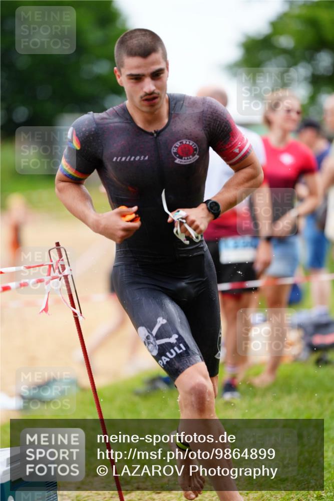 21.06.2026 - 29. Vierlanden-Triathlon LAZAROV Photography http://msf.ph/oto/9864899 21.06.2026 12:03:39 Schwimmen 932, 937, 939, 981 meine-sportfotos.de