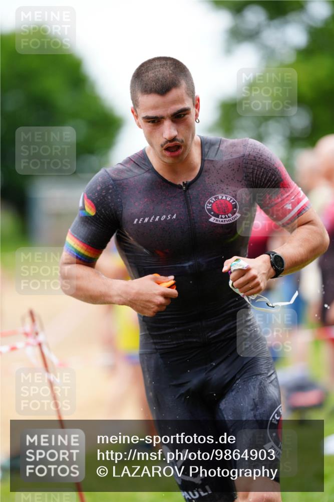 21.06.2026 - 29. Vierlanden-Triathlon LAZAROV Photography http://msf.ph/oto/9864903 21.06.2026 12:03:39 Schwimmen 932, 937, 939, 981 meine-sportfotos.de