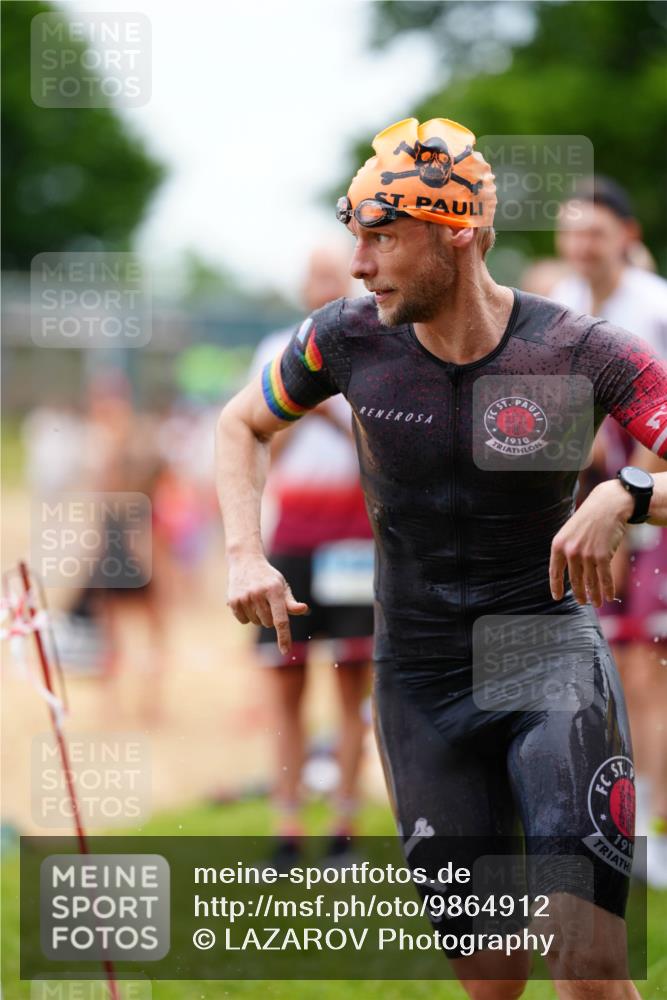 21.06.2026 - 29. Vierlanden-Triathlon LAZAROV Photography http://msf.ph/oto/9864912 21.06.2026 12:04:03 Schwimmen 940 meine-sportfotos.de