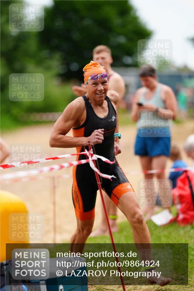 21.06.2026 - 29. Vierlanden-Triathlon LAZAROV Photography http://msf.ph/oto/9864924 21.06.2026 12:26:49 Schwimmen 994 meine-sportfotos.de