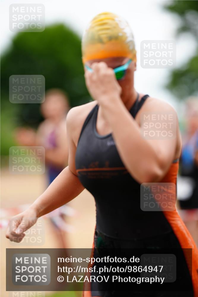 21.06.2026 - 29. Vierlanden-Triathlon LAZAROV Photography http://msf.ph/oto/9864947 21.06.2026 12:27:13 Schwimmen 983, 995, 1008, 1011 meine-sportfotos.de