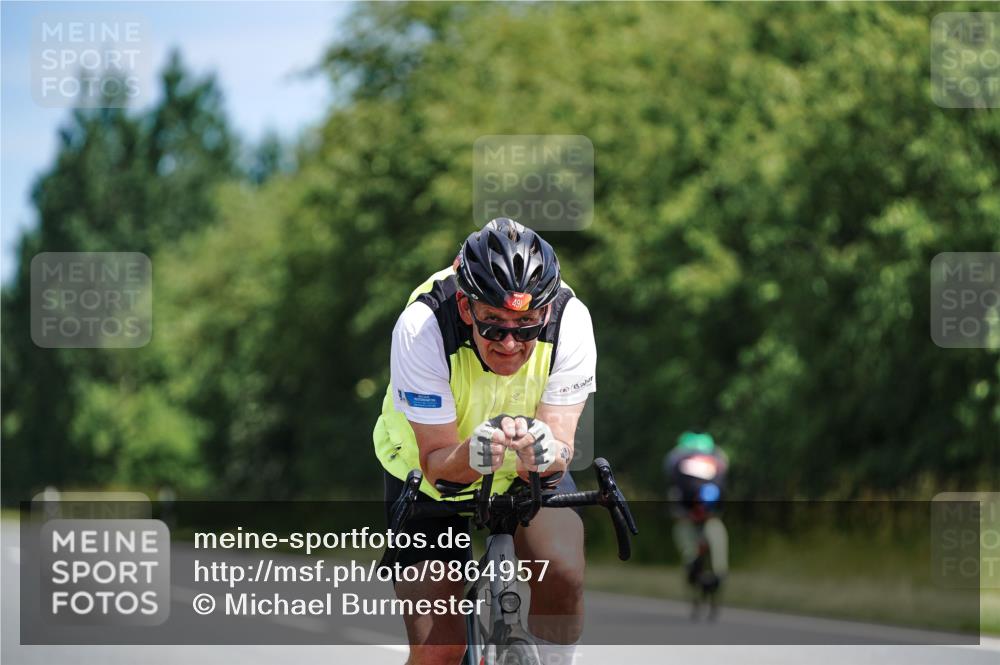 21.06.2026 - Viking Triathlon Michael Burmester http://msf.ph/oto/9864957 21.06.2026 11:52:04 Radfahren 61, 77, 80, 80, 141, 359, 410, 423, 491, 550, 636, 660 meine-sportfotos.de
