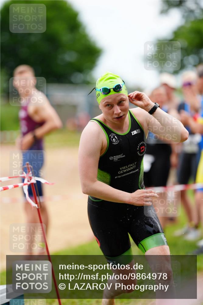 21.06.2026 - 29. Vierlanden-Triathlon LAZAROV Photography http://msf.ph/oto/9864978 21.06.2026 12:27:46 Schwimmen 1002, 1007 meine-sportfotos.de