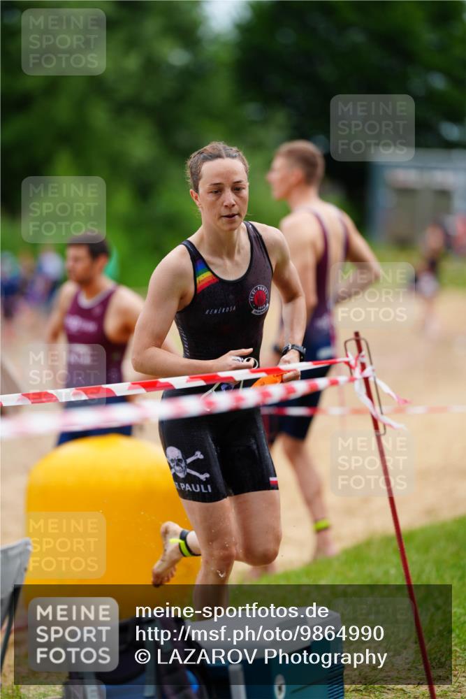 21.06.2026 - 29. Vierlanden-Triathlon LAZAROV Photography http://msf.ph/oto/9864990 21.06.2026 12:28:06 Schwimmen 991, 1006, 1015, 1017 meine-sportfotos.de