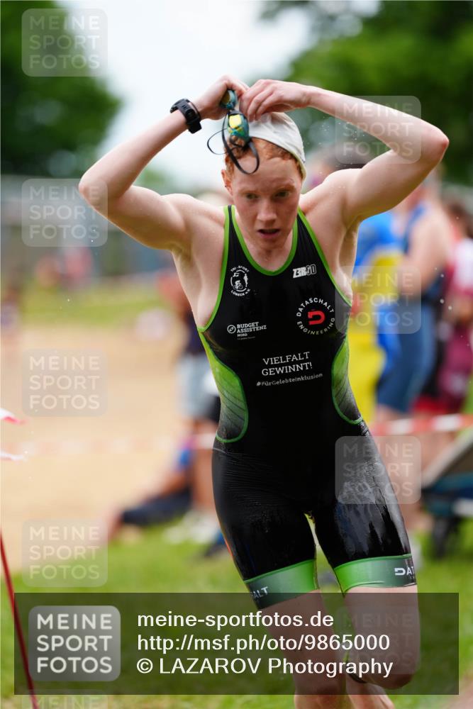 21.06.2026 - 29. Vierlanden-Triathlon LAZAROV Photography http://msf.ph/oto/9865000 21.06.2026 12:28:08 Schwimmen 991, 1006, 1015, 1017 meine-sportfotos.de