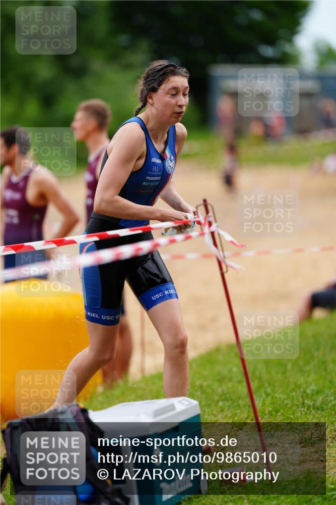 21.06.2026 - 29. Vierlanden-Triathlon LAZAROV Photography http://msf.ph/oto/9865010 21.06.2026 12:28:14 Schwimmen 991, 1006, 1010, 1015, 1017 meine-sportfotos.de