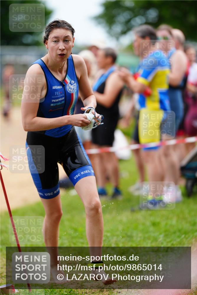 21.06.2026 - 29. Vierlanden-Triathlon LAZAROV Photography http://msf.ph/oto/9865014 21.06.2026 12:28:14 Schwimmen 991, 1006, 1010, 1015, 1017 meine-sportfotos.de