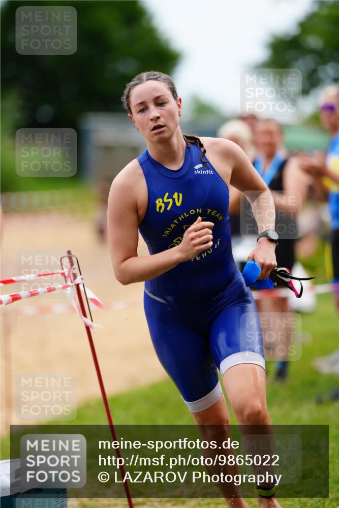 21.06.2026 - 29. Vierlanden-Triathlon LAZAROV Photography http://msf.ph/oto/9865022 21.06.2026 12:28:23 Schwimmen 1009, 1010 meine-sportfotos.de