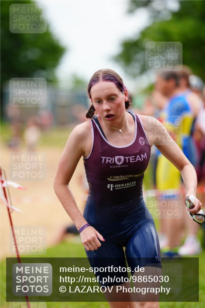21.06.2026 - 29. Vierlanden-Triathlon LAZAROV Photography http://msf.ph/oto/9865030 21.06.2026 12:28:35 Schwimmen 982, 985, 997, 1009, 1018 meine-sportfotos.de