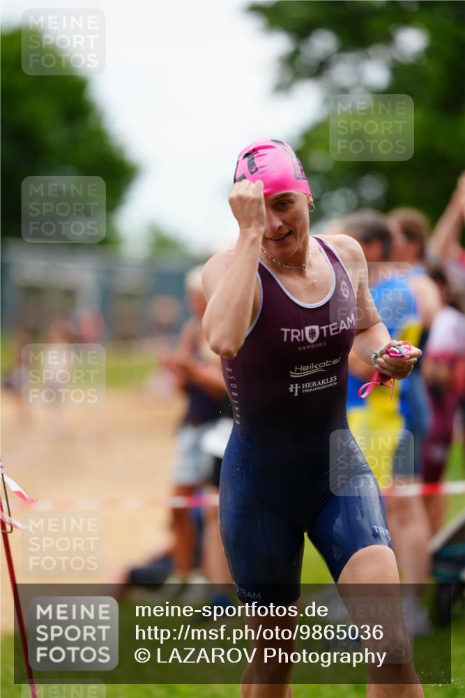 21.06.2026 - 29. Vierlanden-Triathlon LAZAROV Photography http://msf.ph/oto/9865036 21.06.2026 12:28:39 Schwimmen 982, 985, 990, 997, 1009, 1018 meine-sportfotos.de