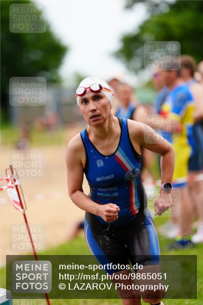21.06.2026 - 29. Vierlanden-Triathlon LAZAROV Photography http://msf.ph/oto/9865051 21.06.2026 12:28:50 Schwimmen 990, 997, 1018 meine-sportfotos.de