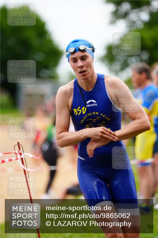 21.06.2026 - 29. Vierlanden-Triathlon LAZAROV Photography http://msf.ph/oto/9865062 21.06.2026 12:29:03 Schwimmen 984, 1013 meine-sportfotos.de