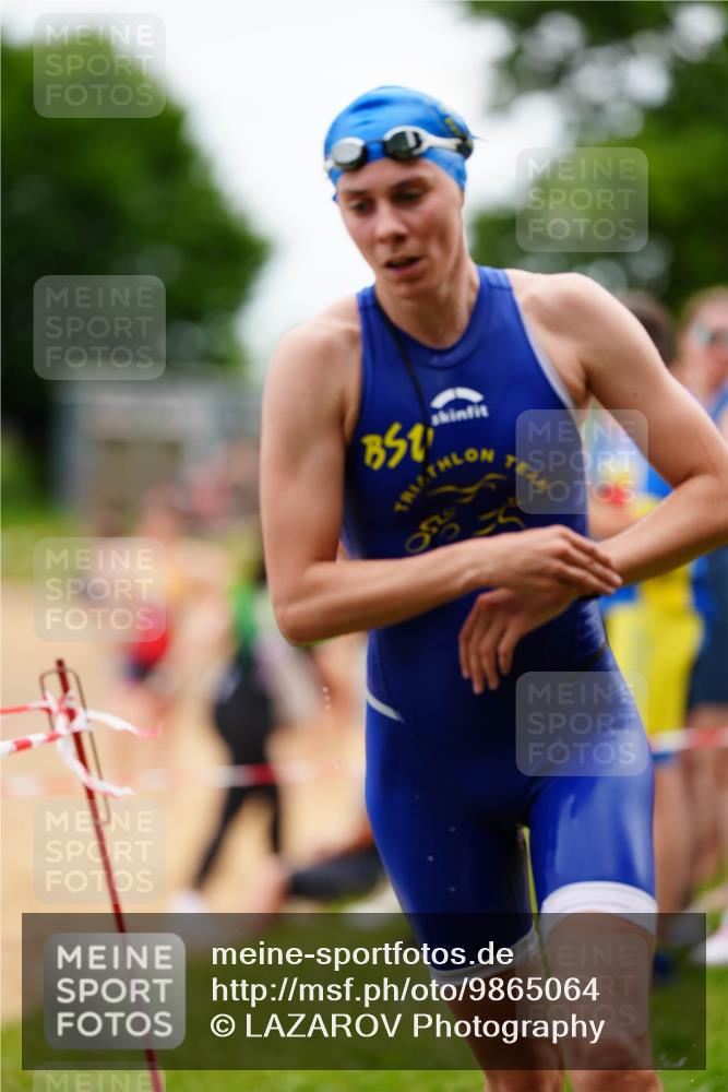 21.06.2026 - 29. Vierlanden-Triathlon LAZAROV Photography http://msf.ph/oto/9865064 21.06.2026 12:29:03 Schwimmen 984, 1013 meine-sportfotos.de