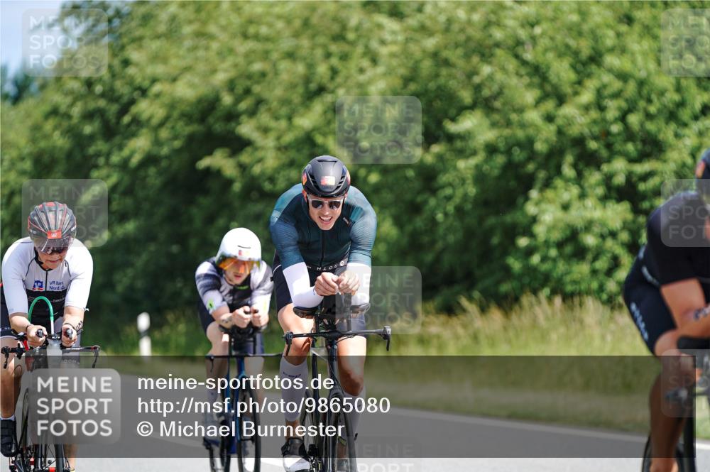 21.06.2026 - Viking Triathlon Michael Burmester http://msf.ph/oto/9865080 21.06.2026 11:52:57 Radfahren 104, 109, 135, 145, 160, 178, 180, 182, 202, 383, 446, 452, 452, 496, 500, 515, 603, 610 meine-sportfotos.de