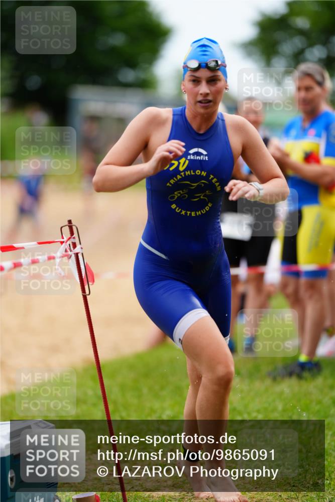 21.06.2026 - 29. Vierlanden-Triathlon LAZAROV Photography http://msf.ph/oto/9865091 21.06.2026 12:29:47 Schwimmen 1004, 1012, 1016, 1021 meine-sportfotos.de