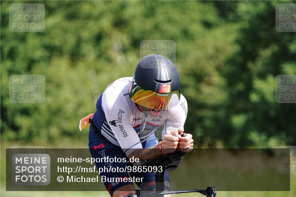 21.06.2026 - Viking Triathlon Michael Burmester http://msf.ph/oto/9865093 21.06.2026 11:52:59 Radfahren 104, 109, 135, 145, 160, 178, 182, 202, 202, 383, 446, 452, 496, 500, 515, 603, 610 meine-sportfotos.de