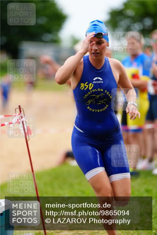 21.06.2026 - 29. Vierlanden-Triathlon LAZAROV Photography http://msf.ph/oto/9865094 21.06.2026 12:29:47 Schwimmen 1004, 1012, 1016, 1021 meine-sportfotos.de