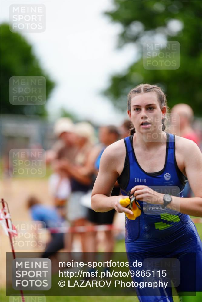 21.06.2026 - 29. Vierlanden-Triathlon LAZAROV Photography http://msf.ph/oto/9865115 21.06.2026 12:30:01 Schwimmen 987, 1004, 1016, 1021 meine-sportfotos.de