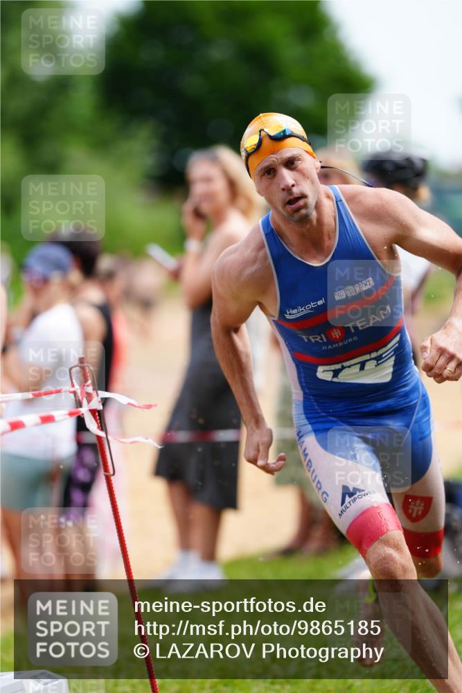 21.06.2026 - 29. Vierlanden-Triathlon LAZAROV Photography http://msf.ph/oto/9865185 21.06.2026 12:57:21 Schwimmen 1042, 1043, 1048 meine-sportfotos.de
