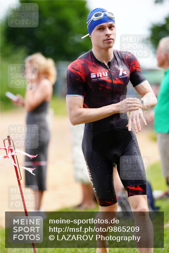 21.06.2026 - 29. Vierlanden-Triathlon LAZAROV Photography http://msf.ph/oto/9865209 21.06.2026 12:58:14 Schwimmen 1032, 1053, 1063, 1092 meine-sportfotos.de