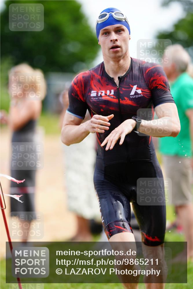 21.06.2026 - 29. Vierlanden-Triathlon LAZAROV Photography http://msf.ph/oto/9865211 21.06.2026 12:58:14 Schwimmen 1032, 1053, 1063, 1092 meine-sportfotos.de