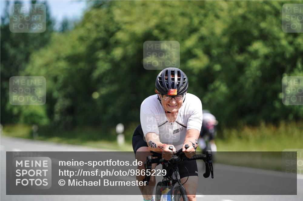 21.06.2026 - Viking Triathlon Michael Burmester http://msf.ph/oto/9865229 21.06.2026 11:54:11 Radfahren 62, 81, 143, 209, 309, 347, 354, 424, 448, 579, 662, 662 meine-sportfotos.de