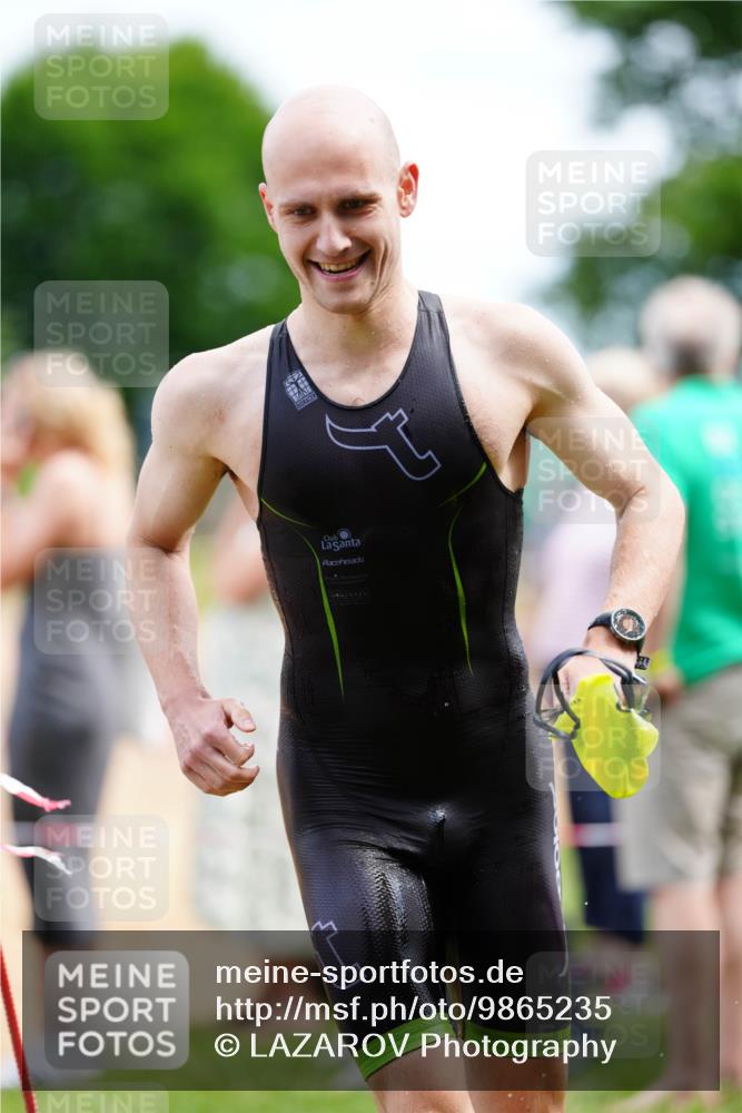 21.06.2026 - 29. Vierlanden-Triathlon LAZAROV Photography http://msf.ph/oto/9865235 21.06.2026 12:58:34 Schwimmen 1028, 1033, 1059, 1066 meine-sportfotos.de