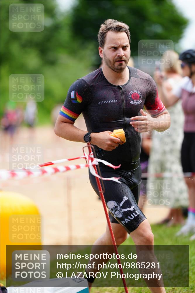 21.06.2026 - 29. Vierlanden-Triathlon LAZAROV Photography http://msf.ph/oto/9865281 21.06.2026 12:59:20 Schwimmen 1051, 1076, 1077, 1081 meine-sportfotos.de