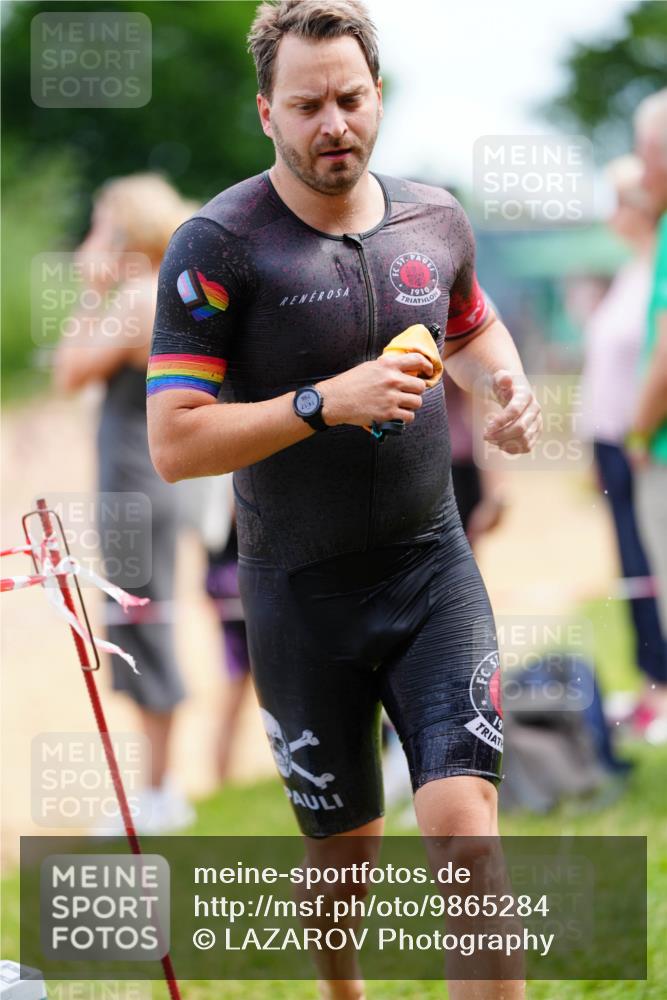 21.06.2026 - 29. Vierlanden-Triathlon LAZAROV Photography http://msf.ph/oto/9865284 21.06.2026 12:59:20 Schwimmen 1051, 1076, 1077, 1081 meine-sportfotos.de