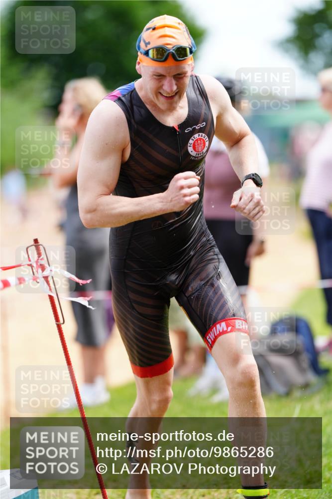 21.06.2026 - 29. Vierlanden-Triathlon LAZAROV Photography http://msf.ph/oto/9865286 21.06.2026 12:59:24 Schwimmen 1076, 1077, 1086, 1088 meine-sportfotos.de