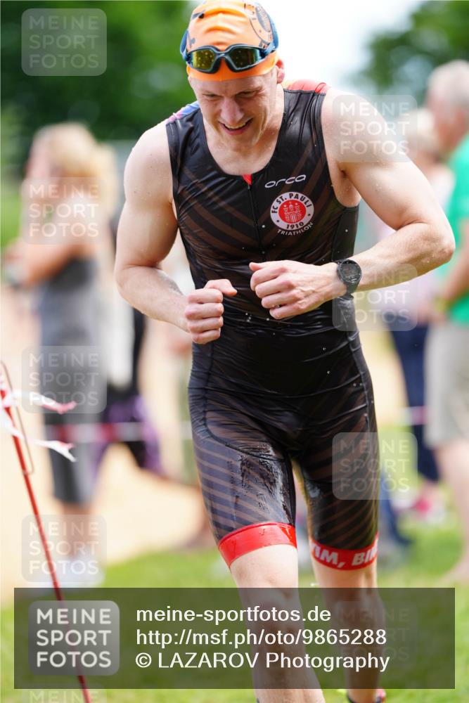 21.06.2026 - 29. Vierlanden-Triathlon LAZAROV Photography http://msf.ph/oto/9865288 21.06.2026 12:59:24 Schwimmen 1076, 1077, 1086, 1088 meine-sportfotos.de