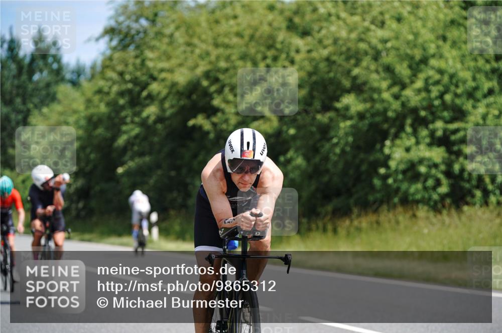 21.06.2026 - Viking Triathlon Michael Burmester http://msf.ph/oto/9865312 21.06.2026 11:56:14 Radfahren 18, 131, 133, 321, 334, 341, 405, 432, 436, 439, 486, 487, 506, 533, 533 meine-sportfotos.de