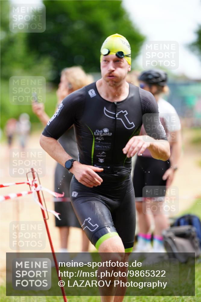 21.06.2026 - 29. Vierlanden-Triathlon LAZAROV Photography http://msf.ph/oto/9865322 21.06.2026 13:00:22 Schwimmen 1025, 1029, 1050, 1062, 1064, 1075, 1090 meine-sportfotos.de