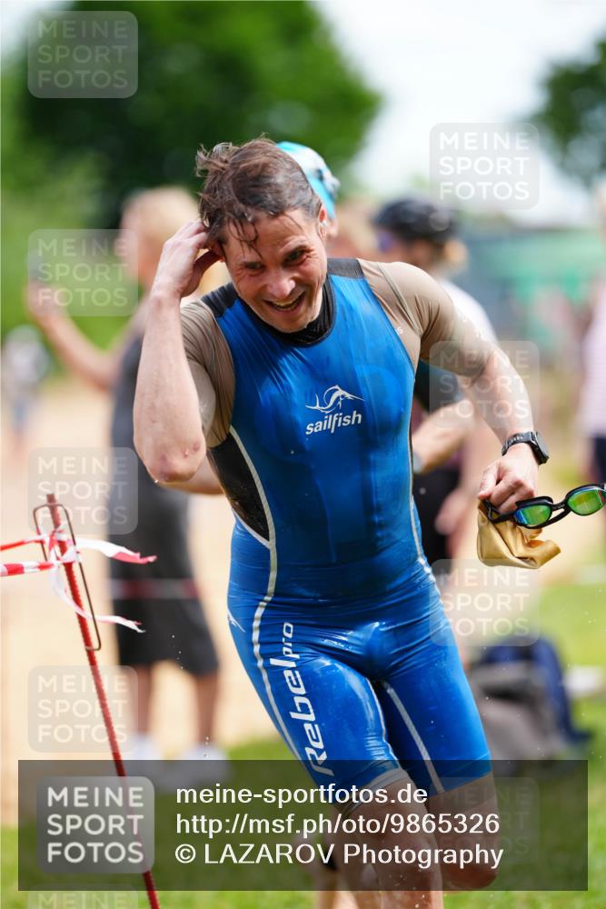 21.06.2026 - 29. Vierlanden-Triathlon LAZAROV Photography http://msf.ph/oto/9865326 21.06.2026 13:00:25 Schwimmen 1025, 1029, 1050, 1062, 1064, 1072, 1075, 1090 meine-sportfotos.de