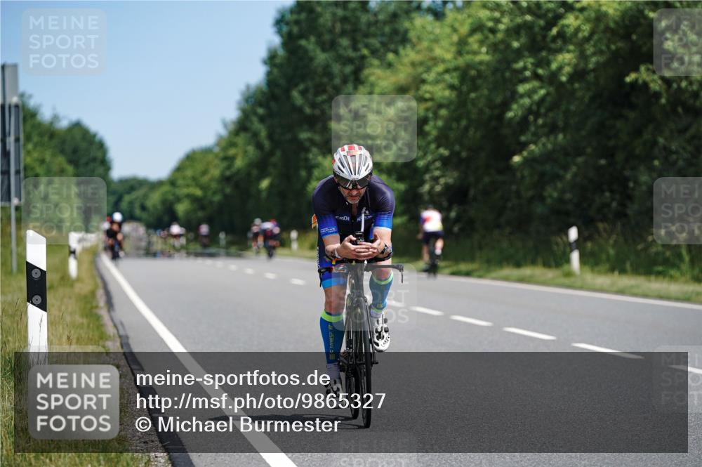 21.06.2026 - Viking Triathlon Michael Burmester http://msf.ph/oto/9865327 21.06.2026 11:56:18 Radfahren 18, 131, 133, 321, 334, 341, 405, 432, 436, 436, 470, 487, 506, 533, 533 meine-sportfotos.de