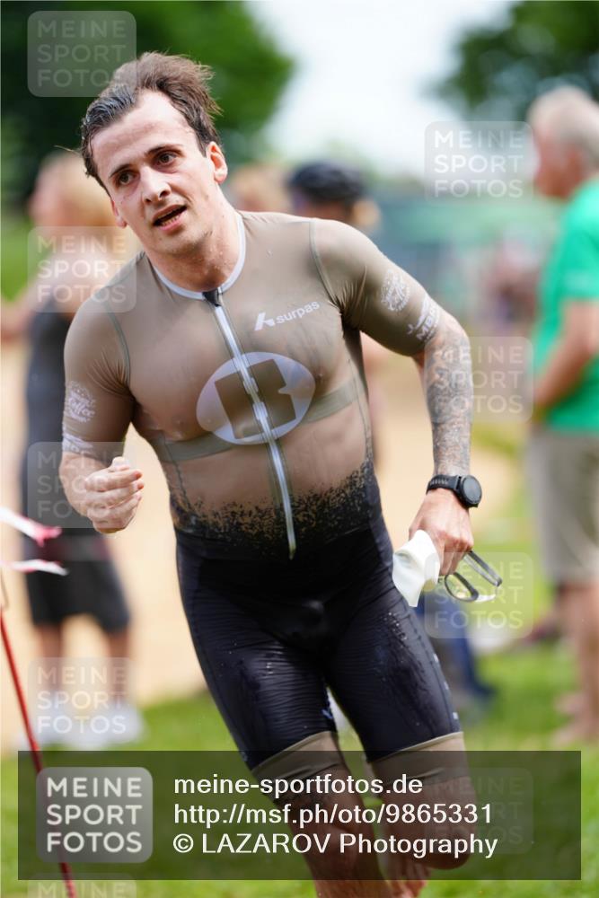 21.06.2026 - 29. Vierlanden-Triathlon LAZAROV Photography http://msf.ph/oto/9865331 21.06.2026 13:00:28 Schwimmen 1025, 1029, 1050, 1062, 1064, 1072, 1075, 1078, 1090 meine-sportfotos.de