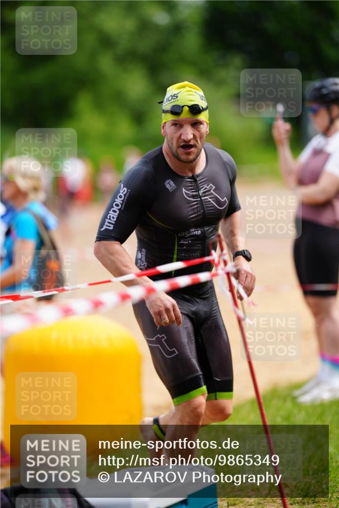 21.06.2026 - 29. Vierlanden-Triathlon LAZAROV Photography http://msf.ph/oto/9865349 21.06.2026 13:00:44 Schwimmen 1031, 1054, 1078 meine-sportfotos.de