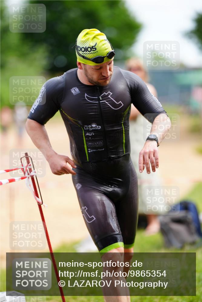 21.06.2026 - 29. Vierlanden-Triathlon LAZAROV Photography http://msf.ph/oto/9865354 21.06.2026 13:00:44 Schwimmen 1031, 1054, 1078 meine-sportfotos.de