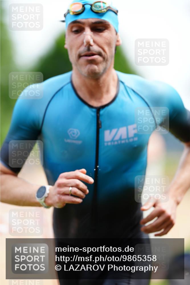 21.06.2026 - 29. Vierlanden-Triathlon LAZAROV Photography http://msf.ph/oto/9865358 21.06.2026 13:00:46 Schwimmen 1031, 1054, 1078 meine-sportfotos.de