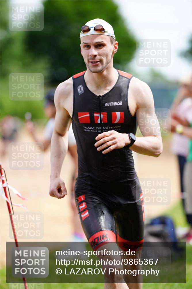 21.06.2026 - 29. Vierlanden-Triathlon LAZAROV Photography http://msf.ph/oto/9865367 21.06.2026 13:01:08 Schwimmen 1073, 1084, 1089 meine-sportfotos.de